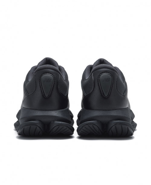 Black New Balance TF100